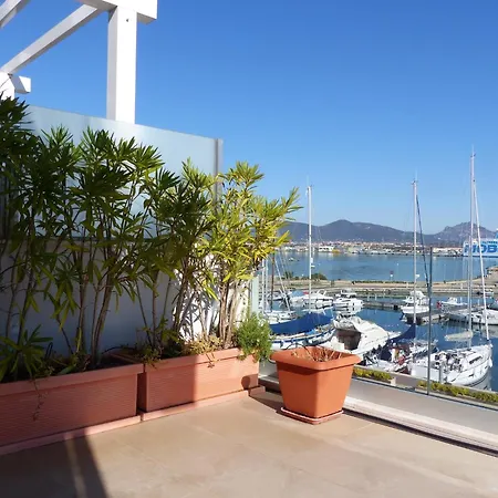 Apartment With Terrace For 4 People